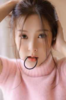 美女脱个精光露出奶胸的照片视频